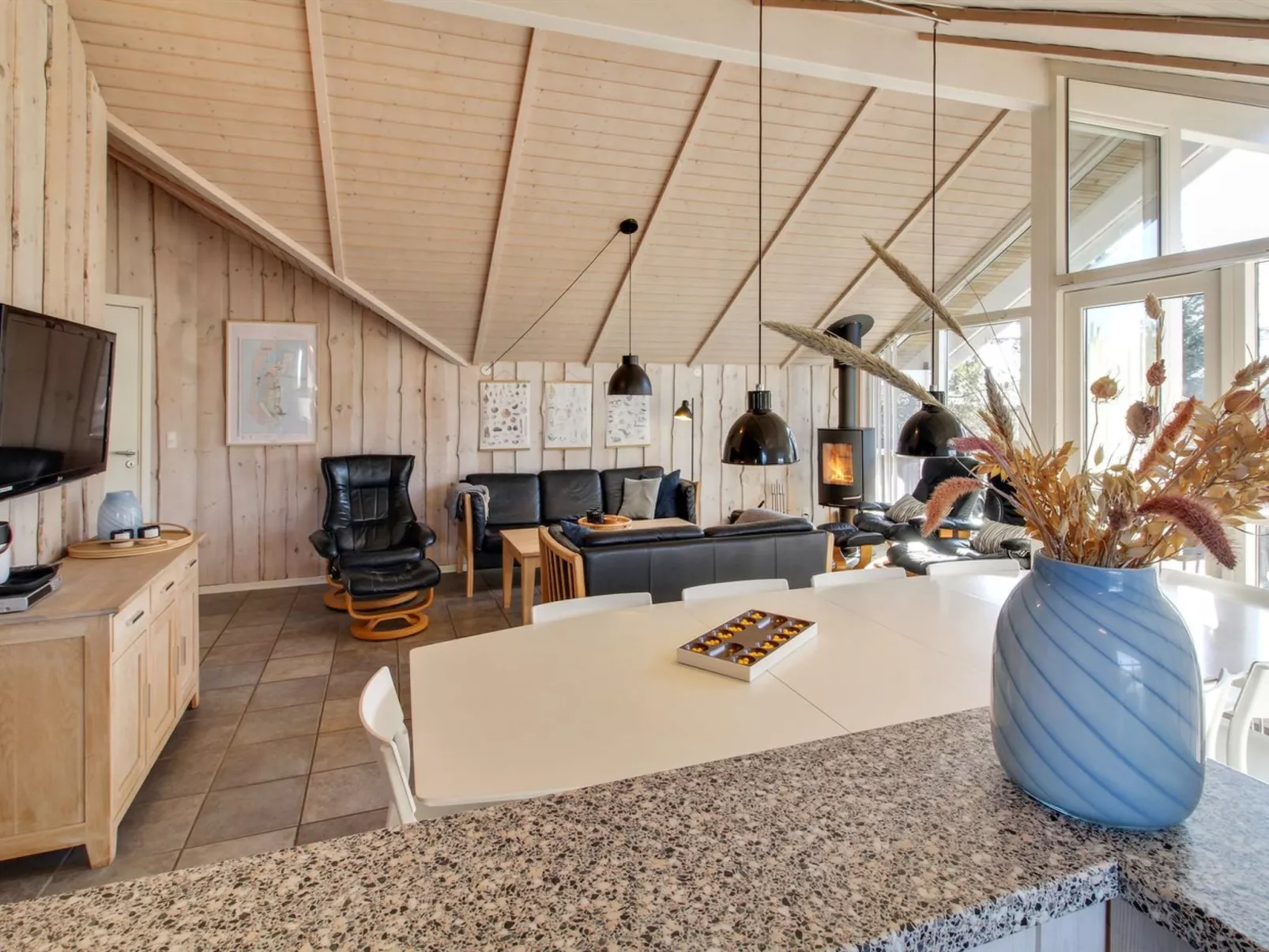 "Svenny" - 800m from the sea