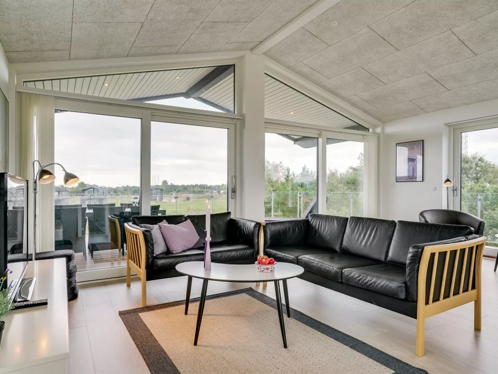 "Anabel" - 500m from the sea
