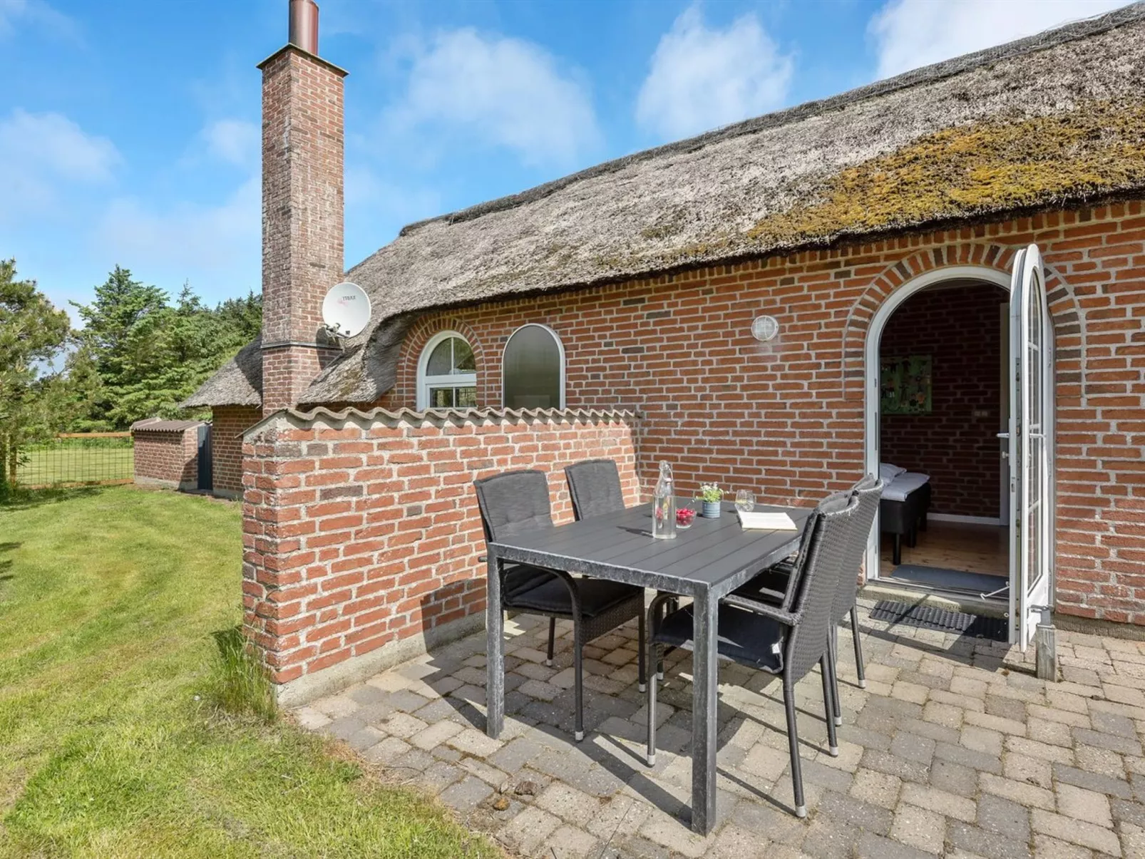 "Pasi" - 1.2km from the sea-Buiten