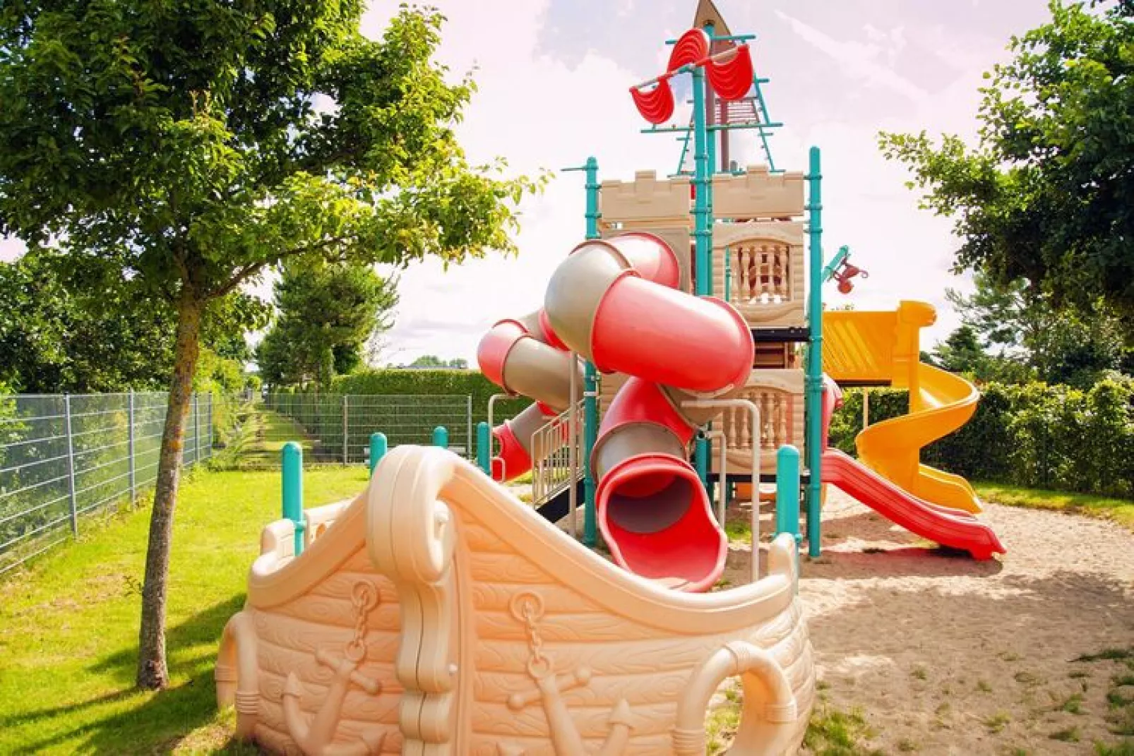 Holiday park Tulp & Zee, Noordwijk aan Zee-Bungalow 6 Personen-Tuinen zomer
