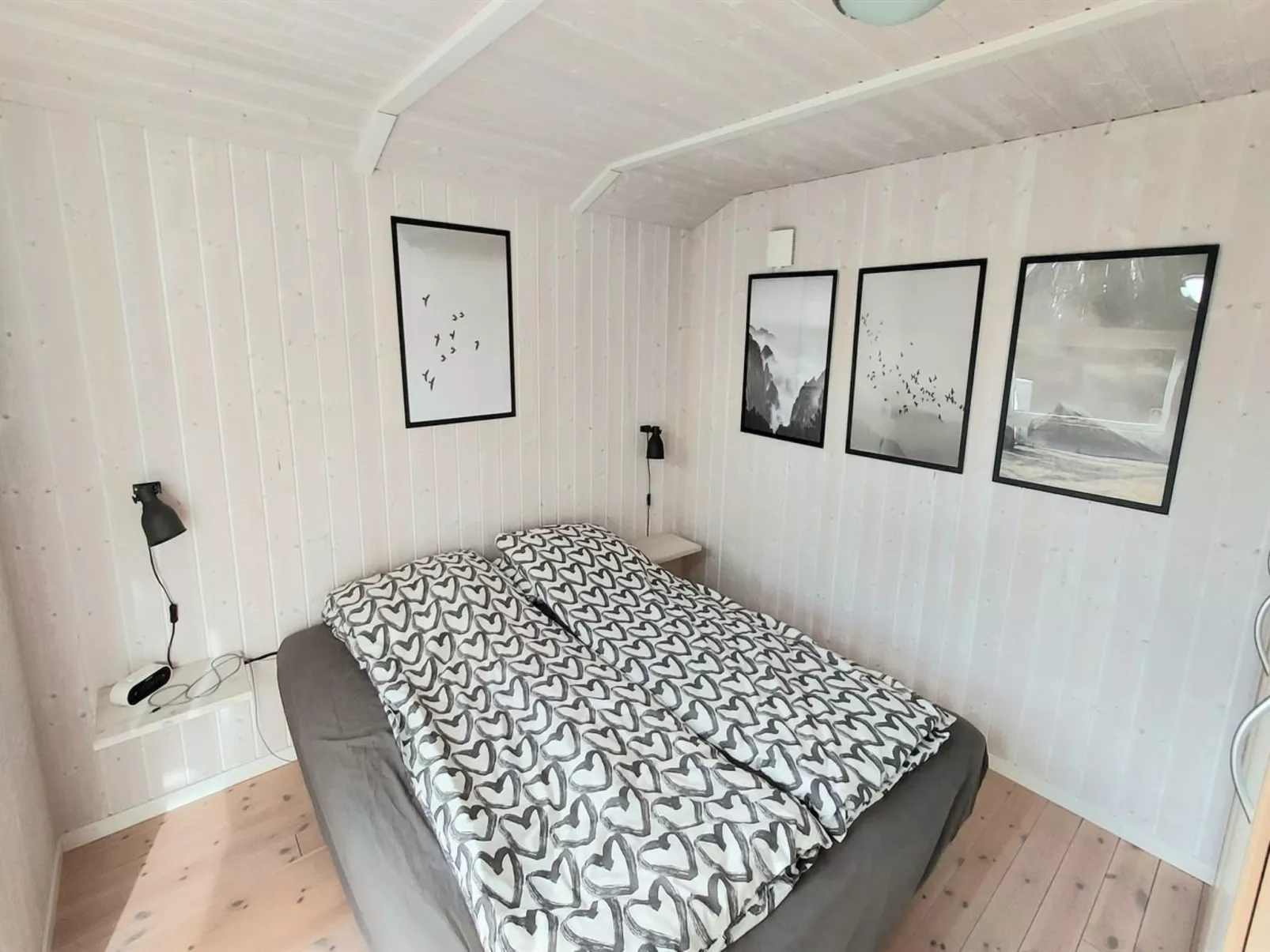 "Arnod" - 400m from the sea-Binnen