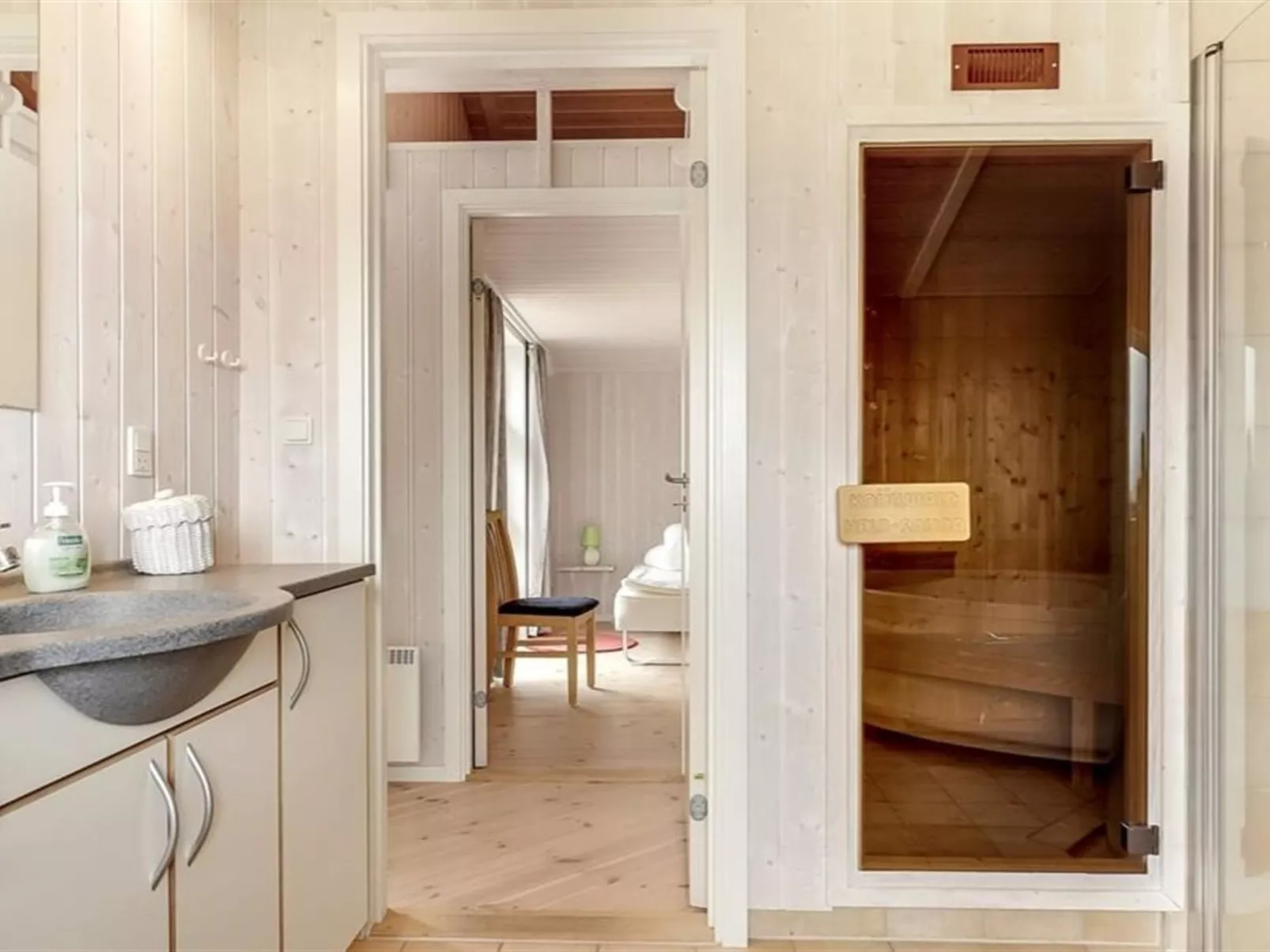 "Arnod" - 400m from the sea-Binnen