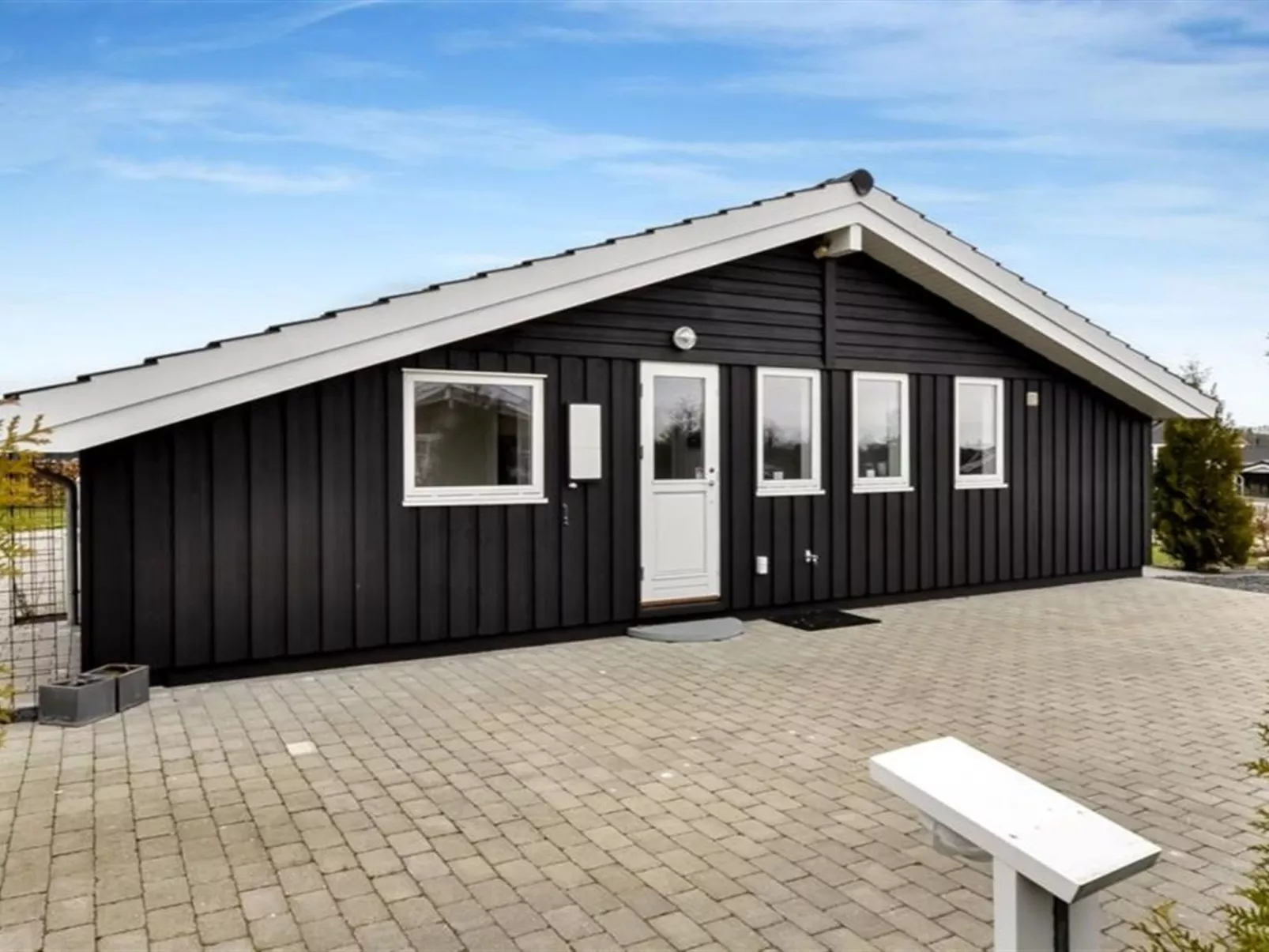 "Arnod" - 400m from the sea-Buiten