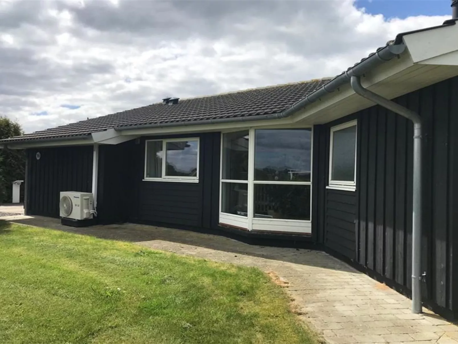 "Arnod" - 400m from the sea-Buiten