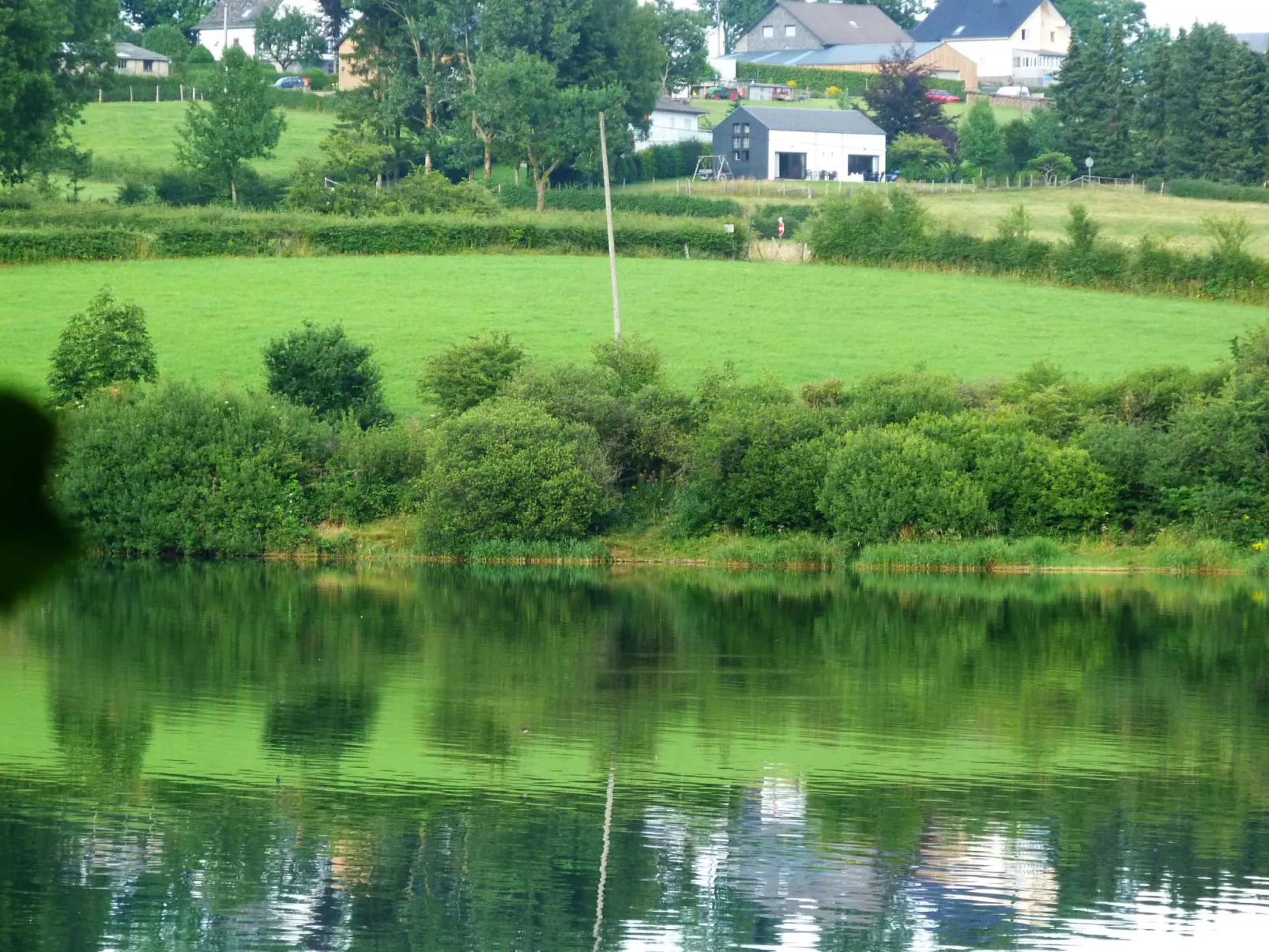 Au bord du Lac 1-Buiten