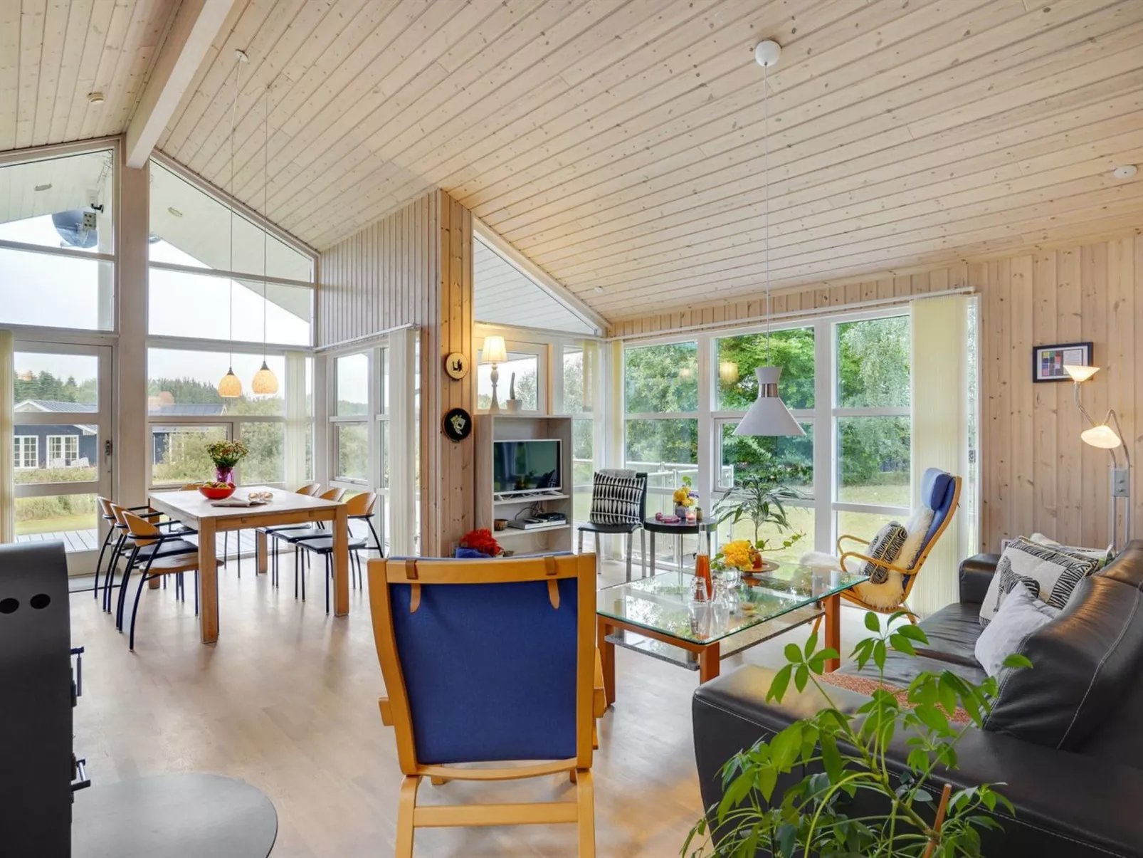 "Henninge" - 300m from the sea-Binnen