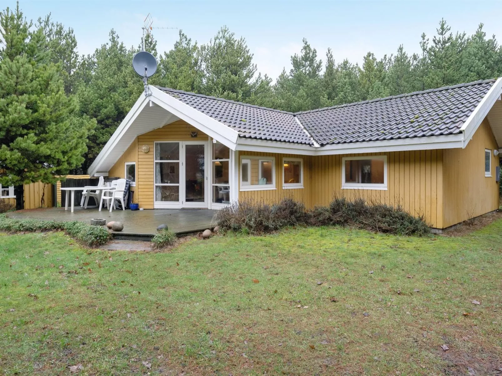"Alaine" - 850m from the sea