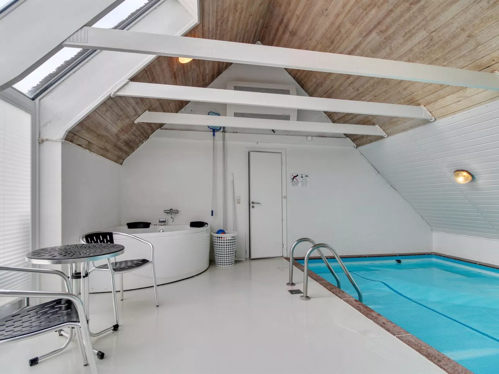 "Alexia" - 300m from the sea-Binnen