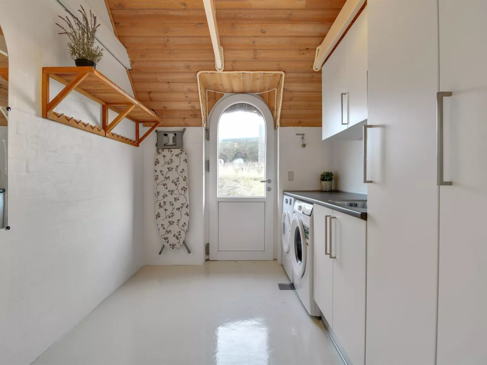 "Alexia" - 300m from the sea-Binnen