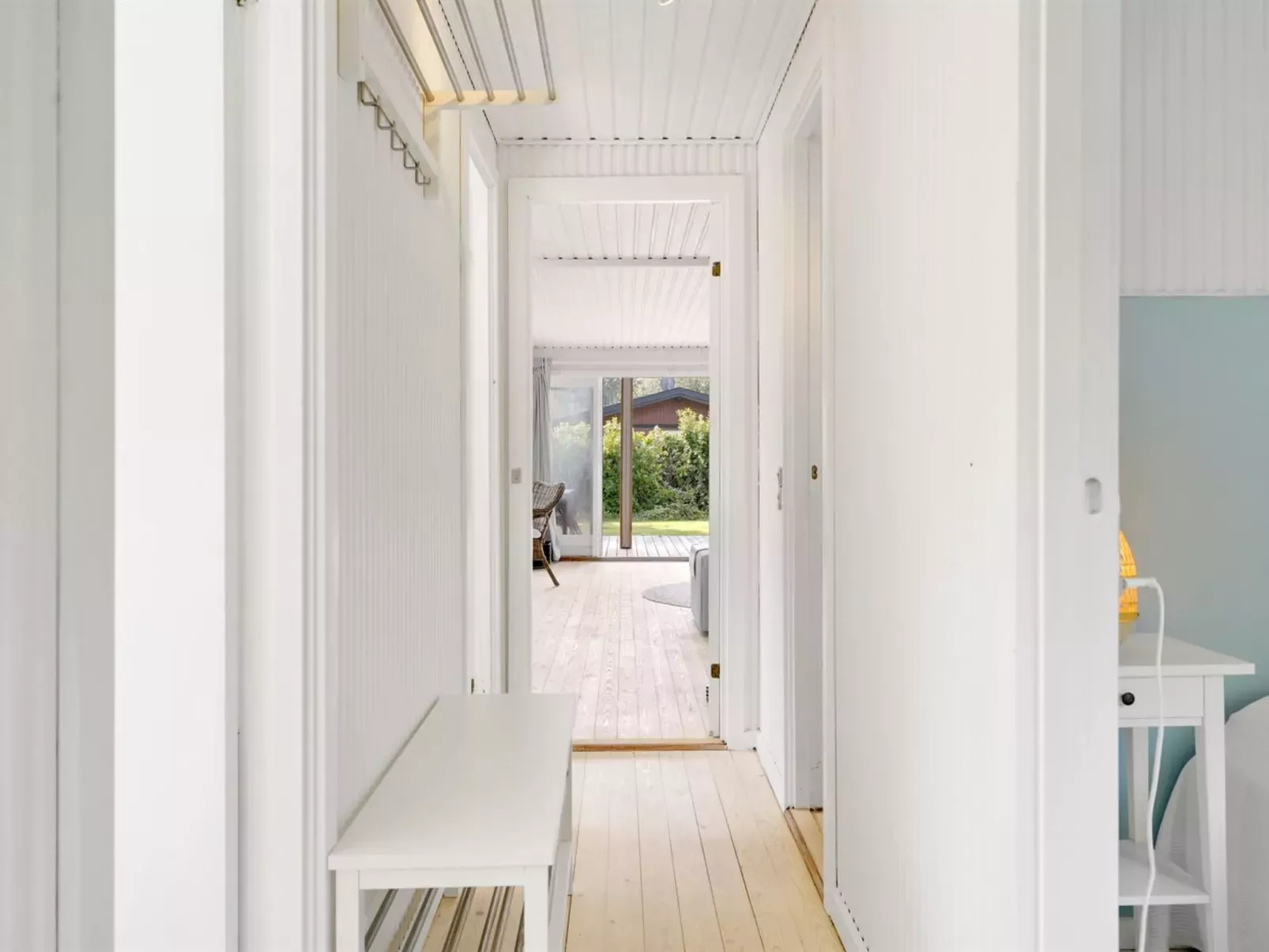 "Aksa" - 400m from the sea-Binnen
