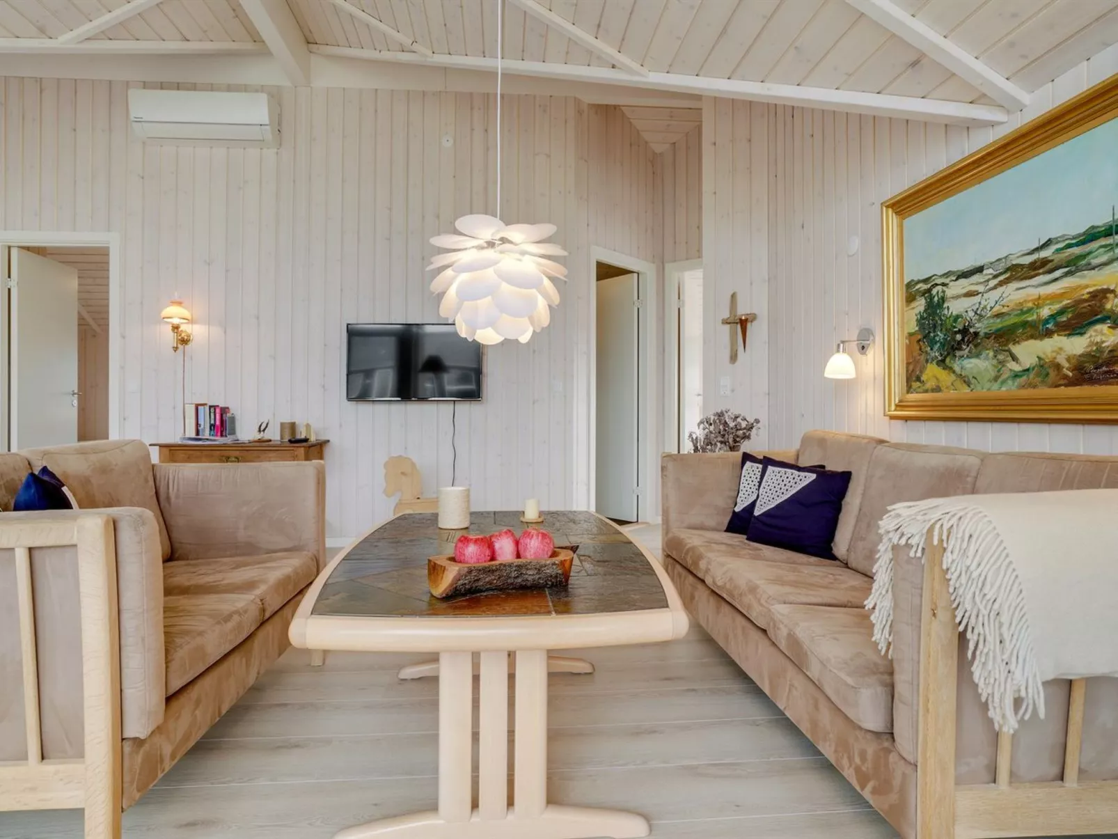 "Mirkka" - 1.5km from the sea-Binnen