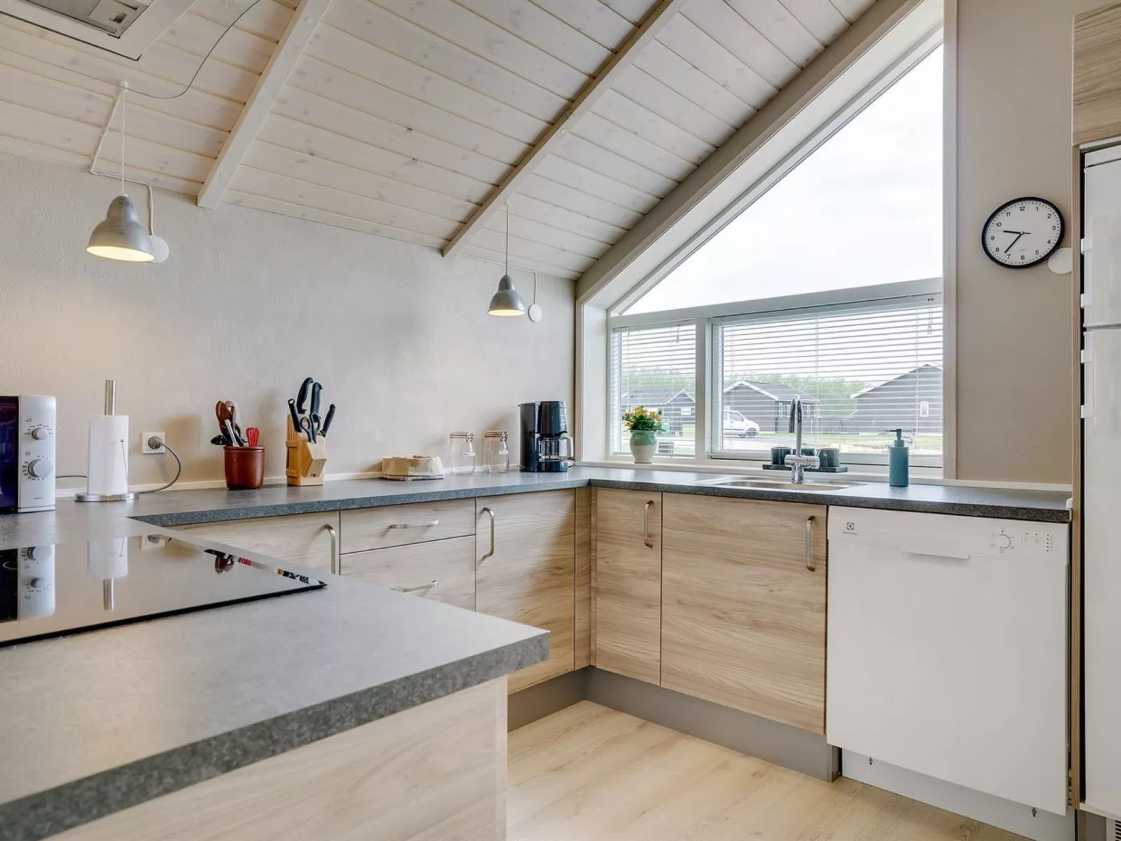 "Mirkka" - 1.5km from the sea-Binnen