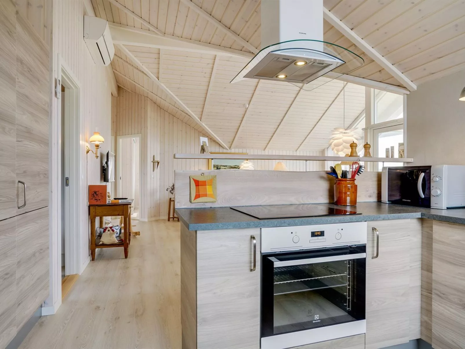 "Mirkka" - 1.5km from the sea-Binnen
