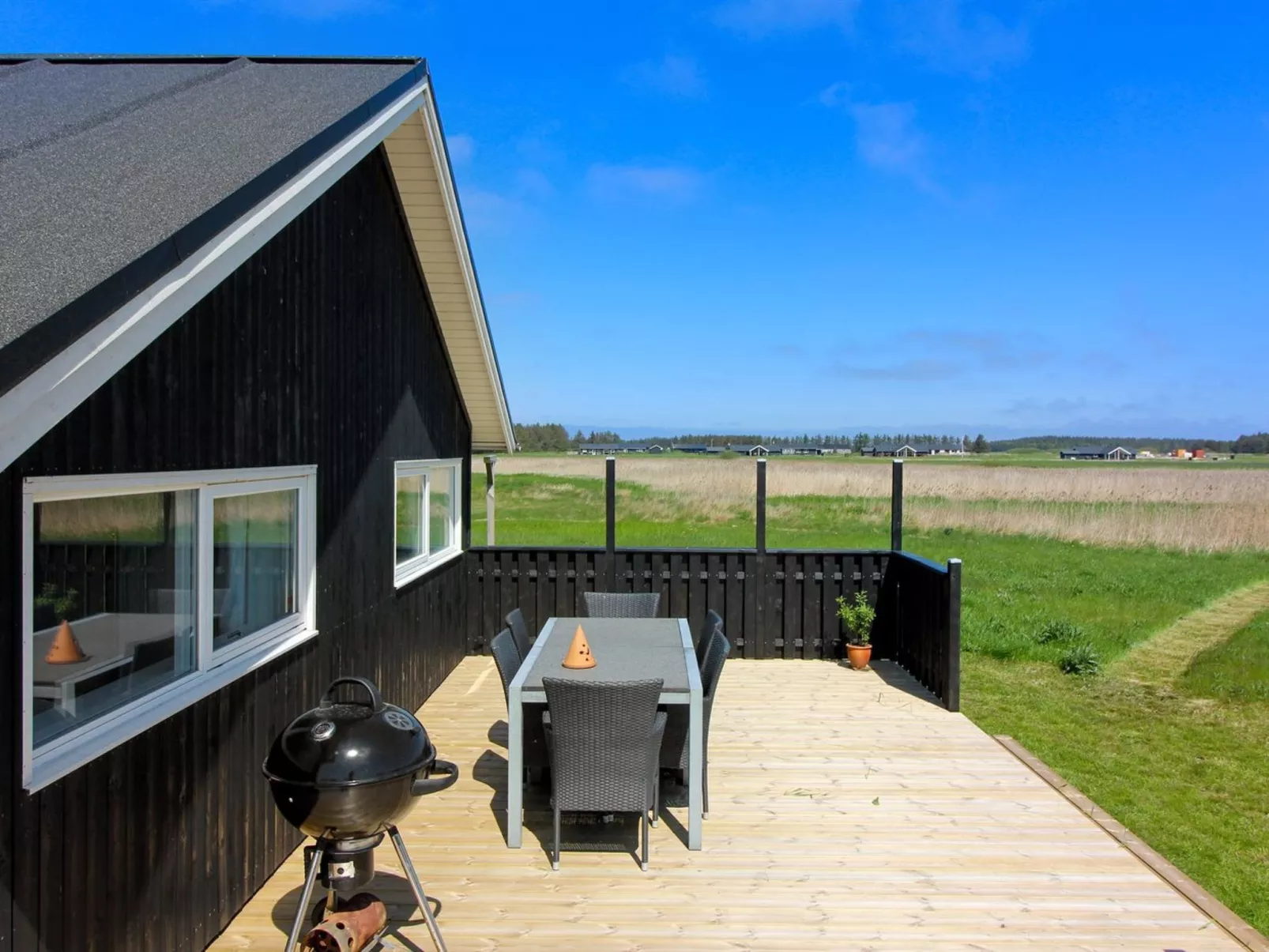 "Mirkka" - 1.5km from the sea-Buiten
