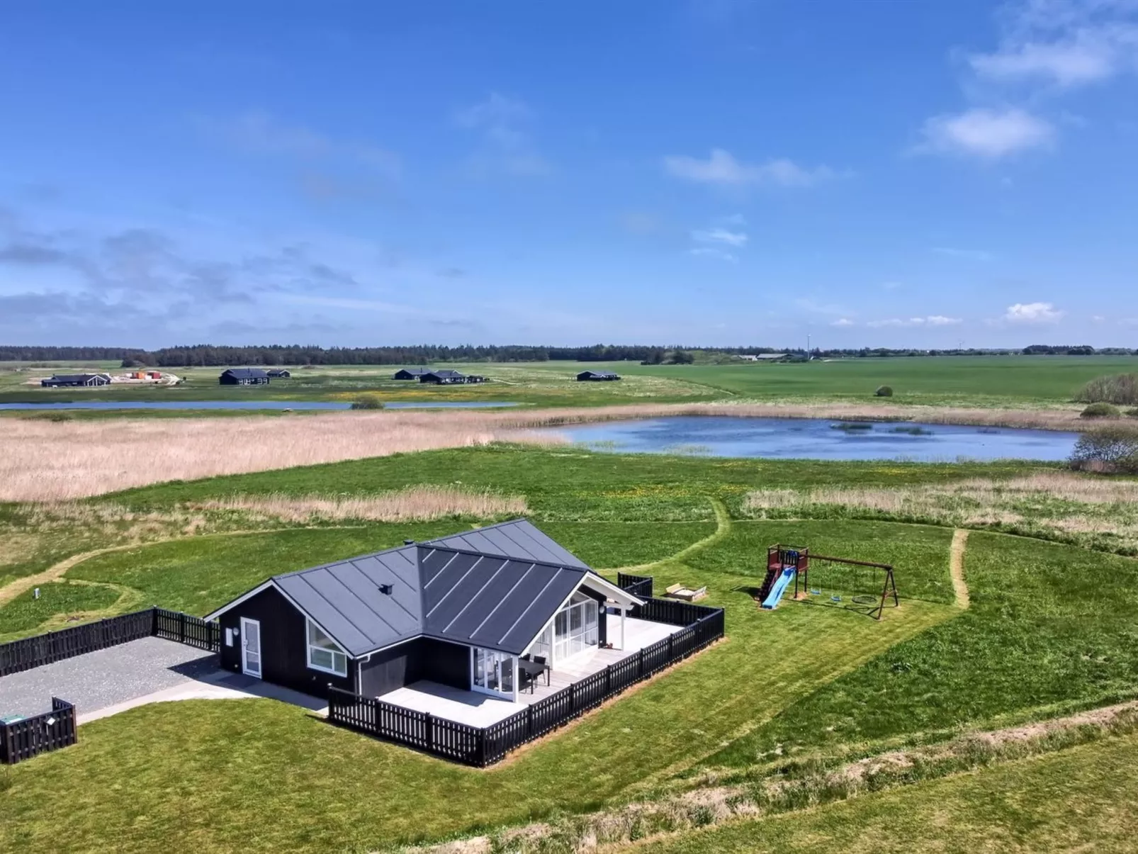 "Mirkka" - 1.5km from the sea-Buiten