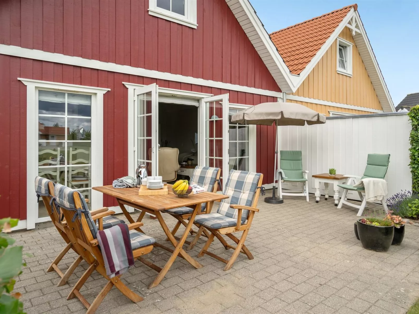 "Eike" - 250m from the sea