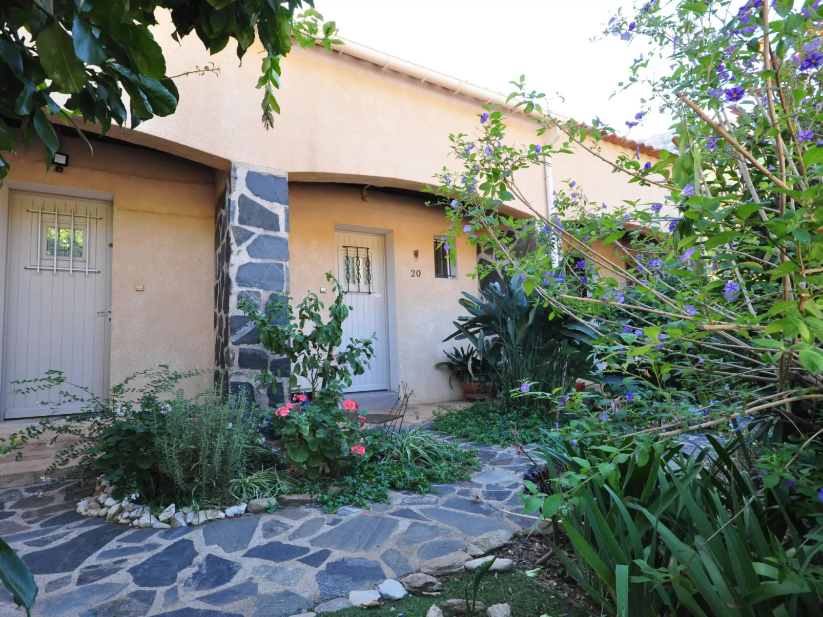 Le Clos du Rigaud-Buiten