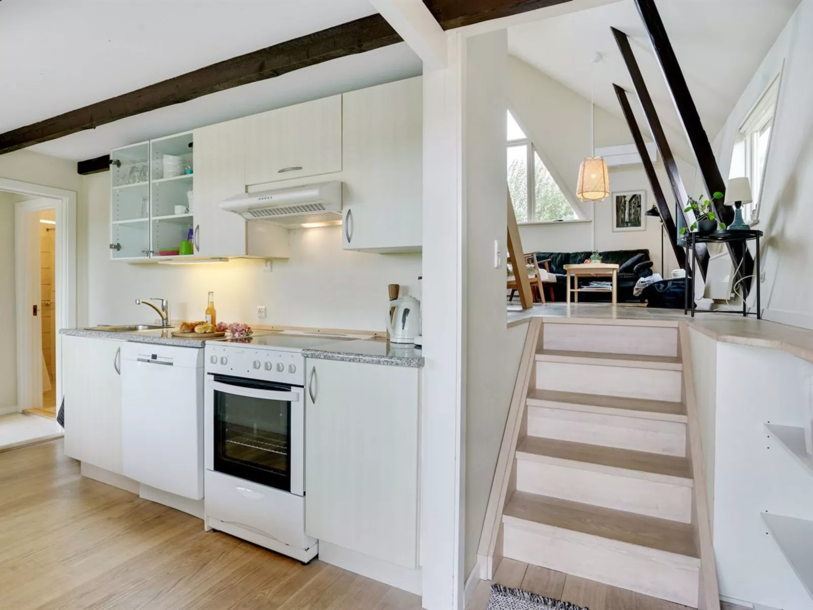 "Chayton" - 450m from the sea-Binnen