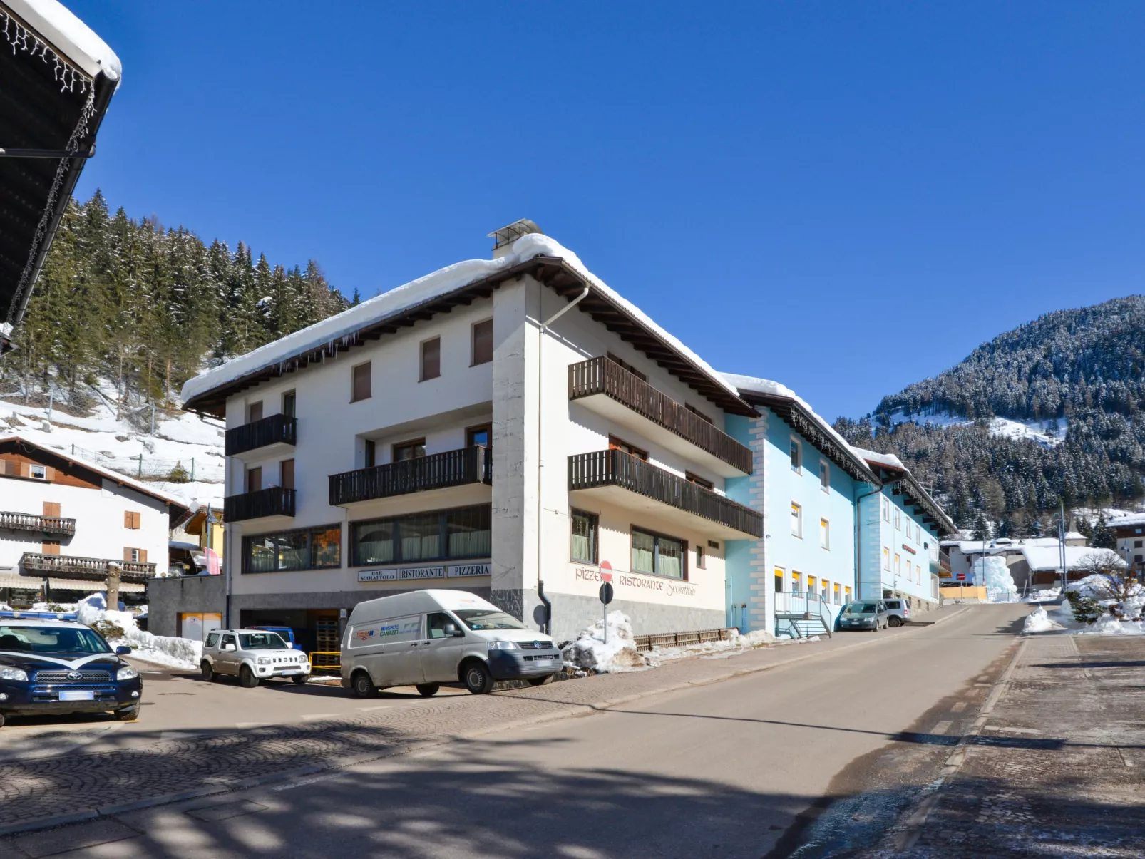 Apt 1-Buiten