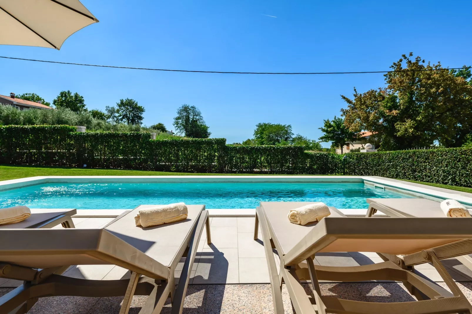 Premium Apartment Silvia II with private pool-Zwembad