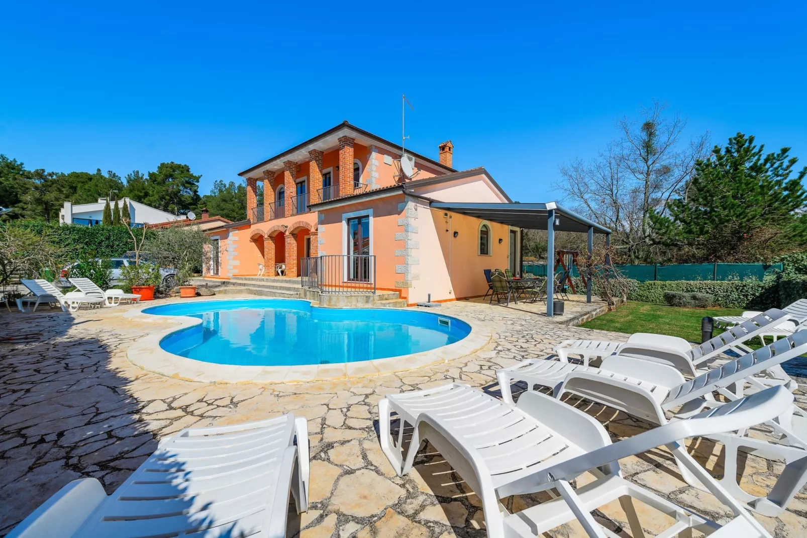 poolofhouse