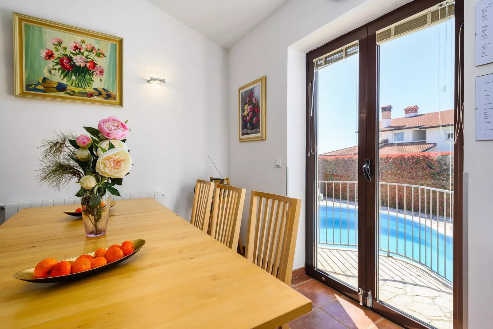 Villa Imagine with heated pool-Eetkamer