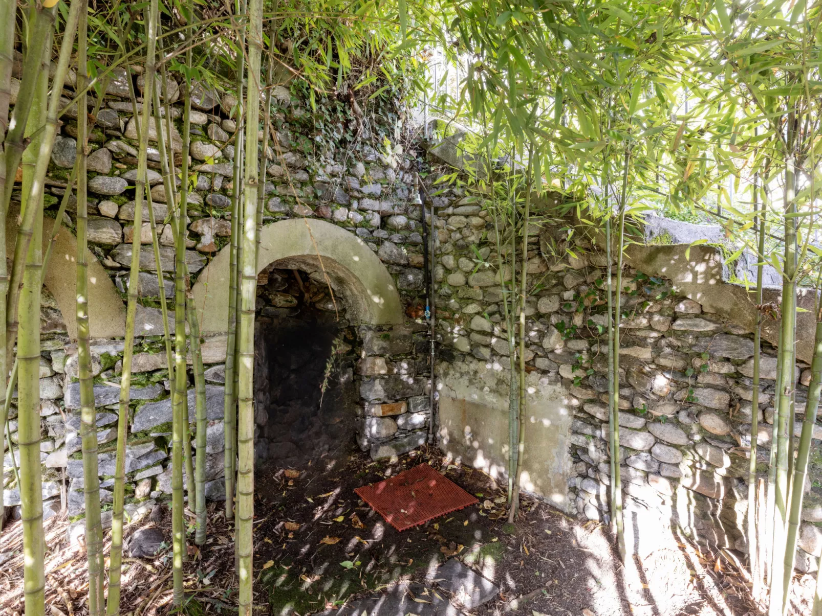 Egner- Apt.Steintisch-Buiten