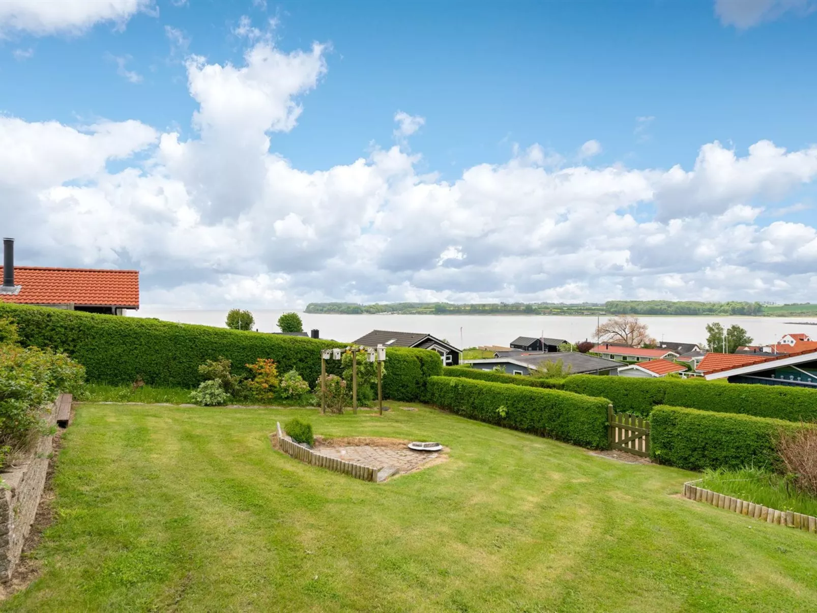 "Heimeram" - 150m from the sea-Buiten