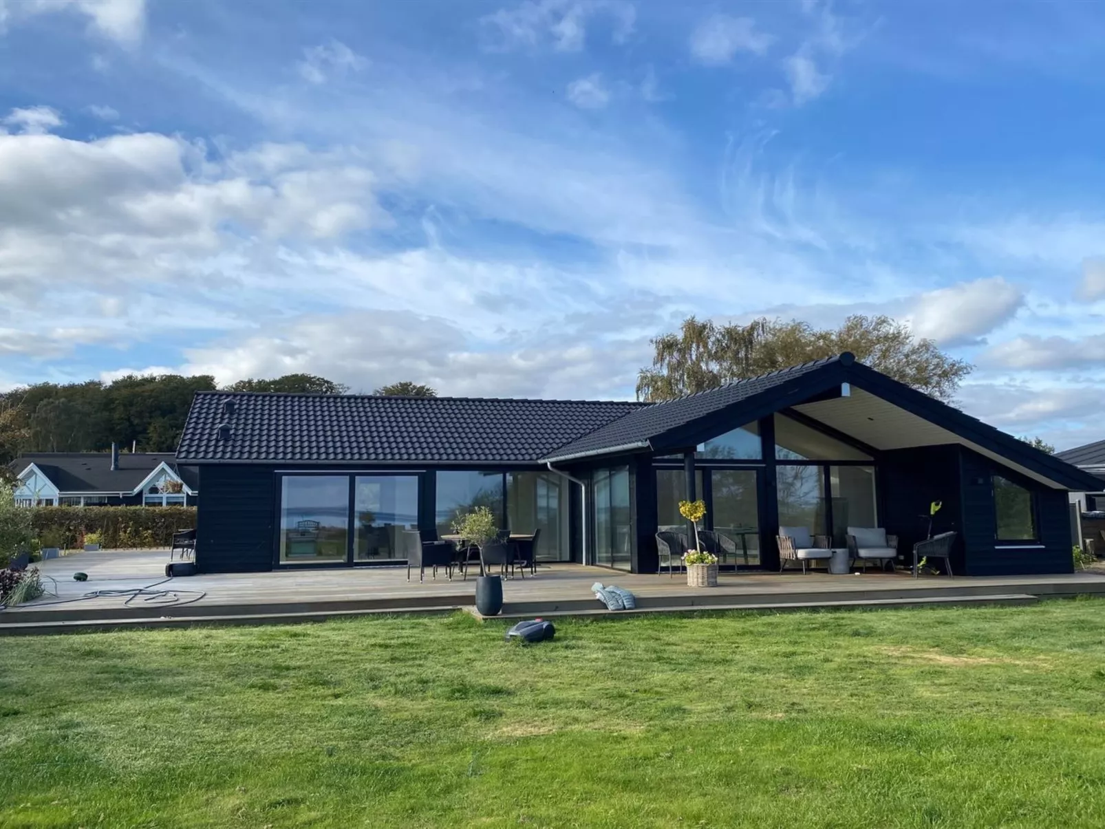 "Viveke" - 10m from the sea-Binnen