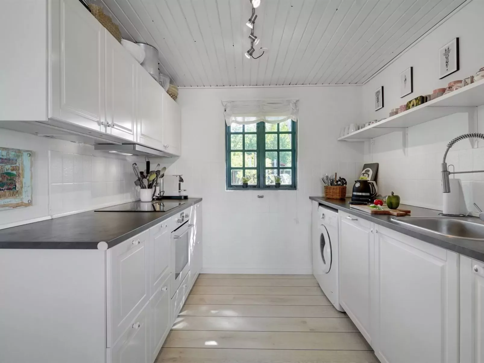 "Enrathi" - 600m from the sea