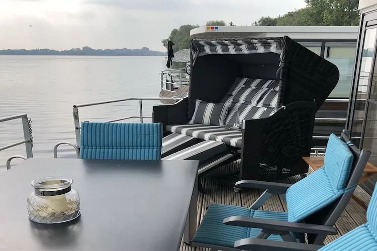 Floating 44 / Boot 2 / 3 Personen-Terrasbalkon