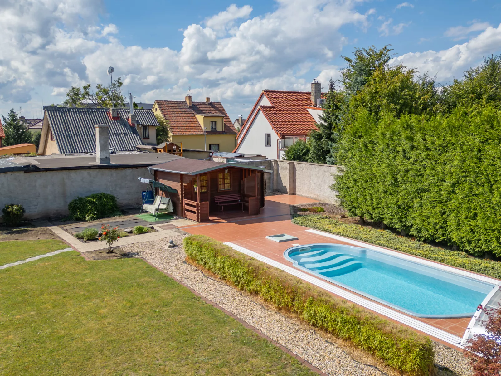 Pool & Garden Villa-Buiten