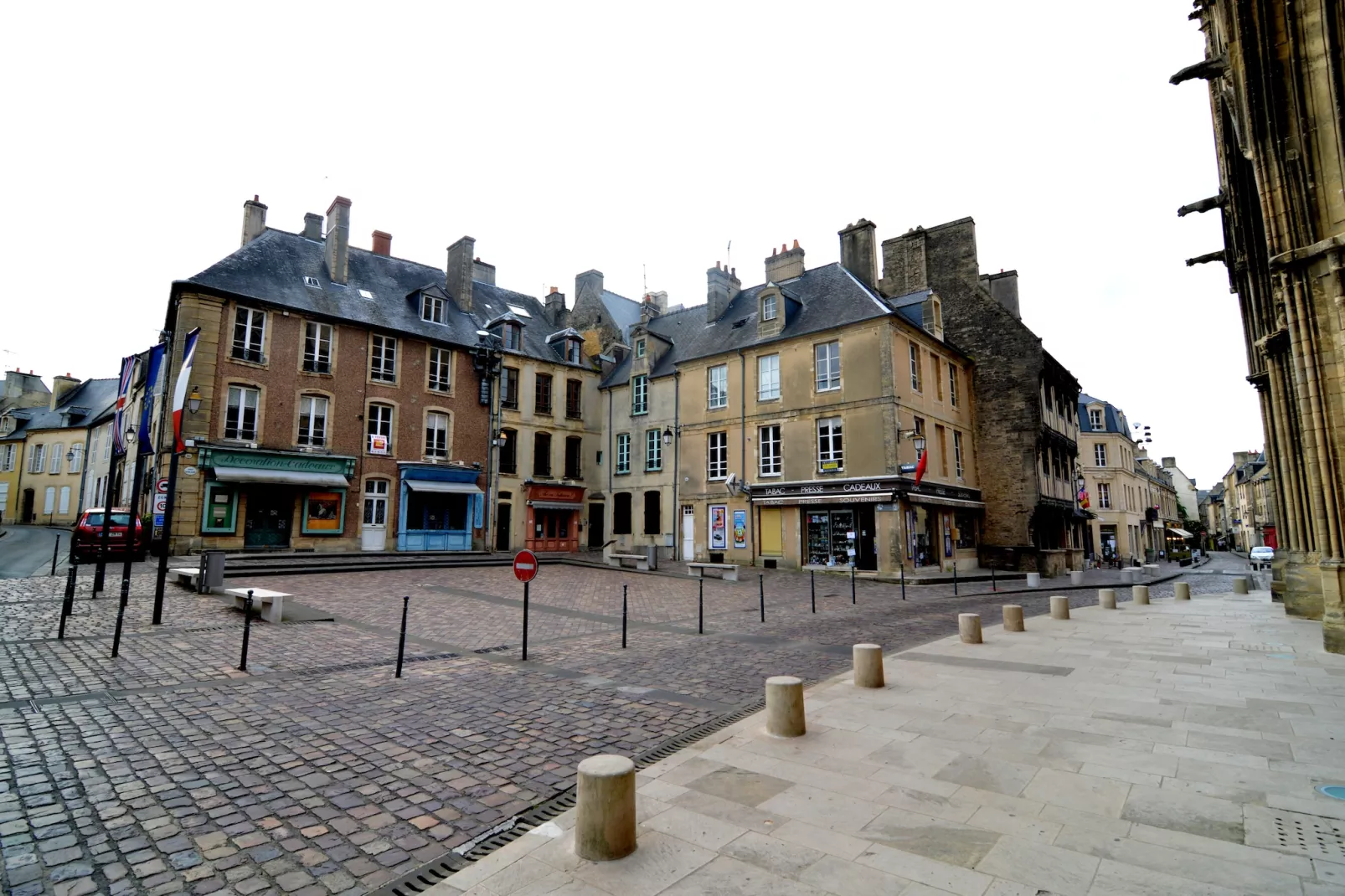 Le Parvis de la Cathédrale I