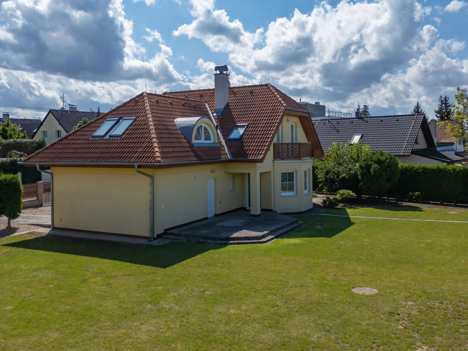 Pool & Garden Villa-Buiten