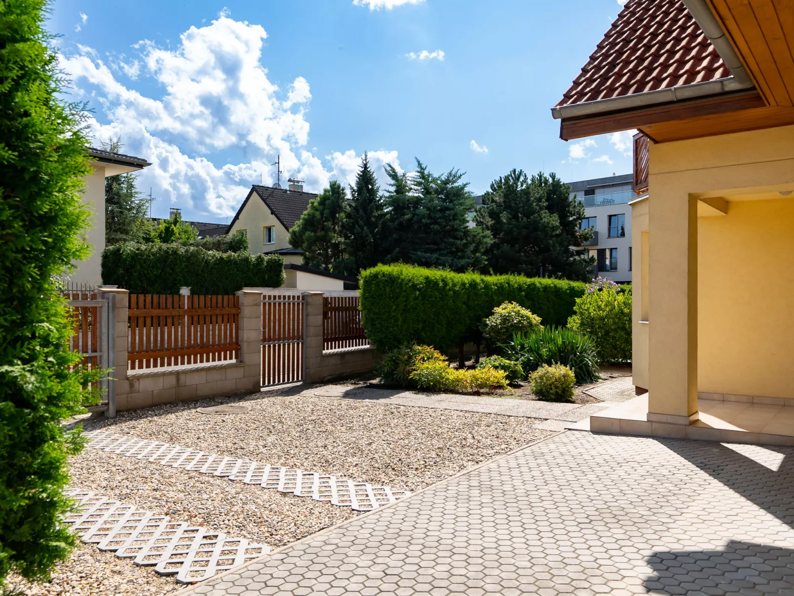 Pool & Garden Villa-Buiten
