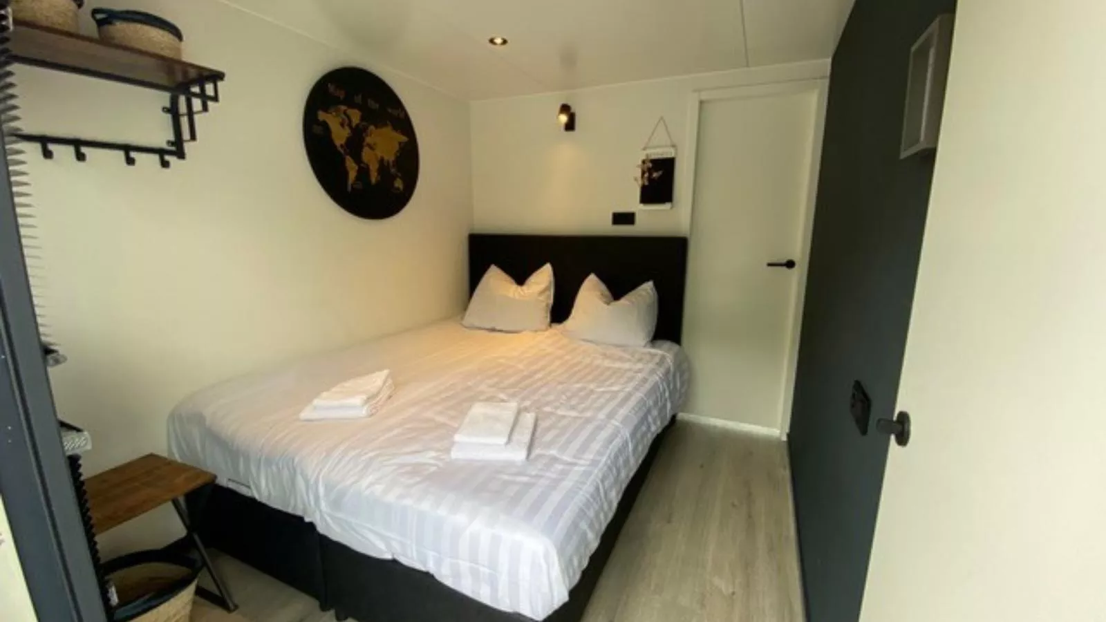 Floating in Heeg-Slaapkamer