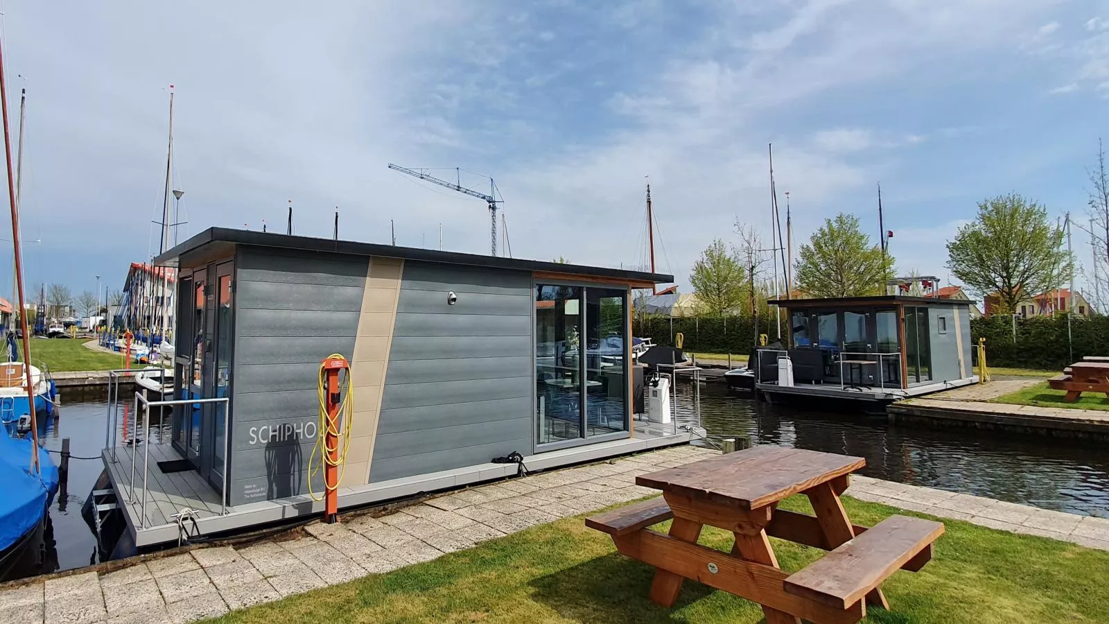Floating in Heeg-Buitenkant zomer