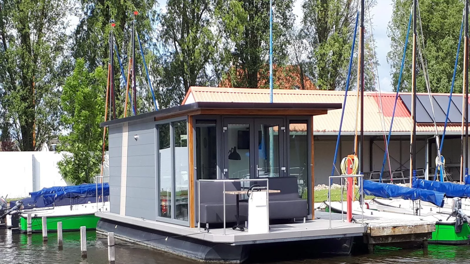Floating in Heeg-Buitenkant zomer