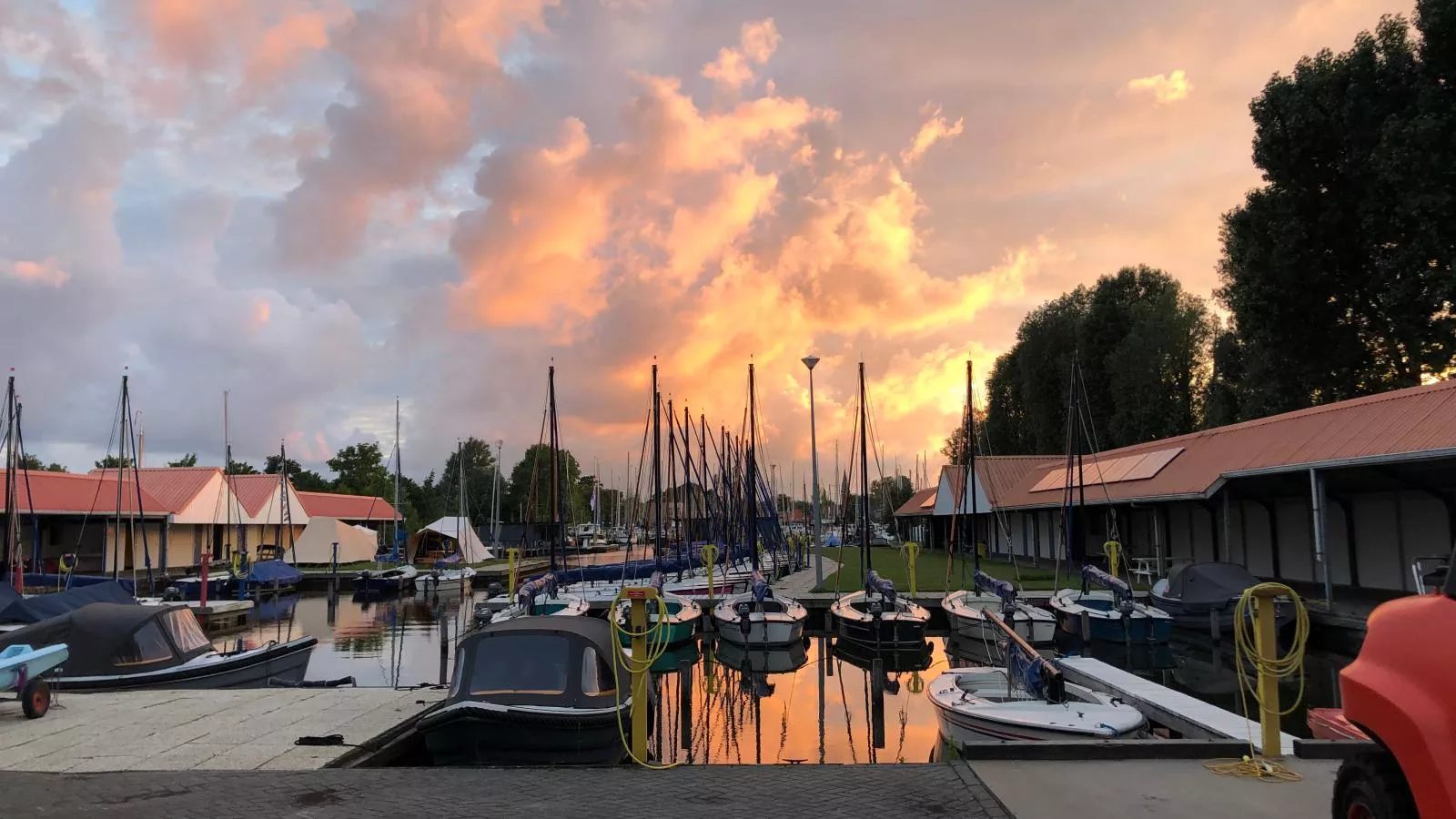 Floating in Heeg-Gebieden zomer 1km