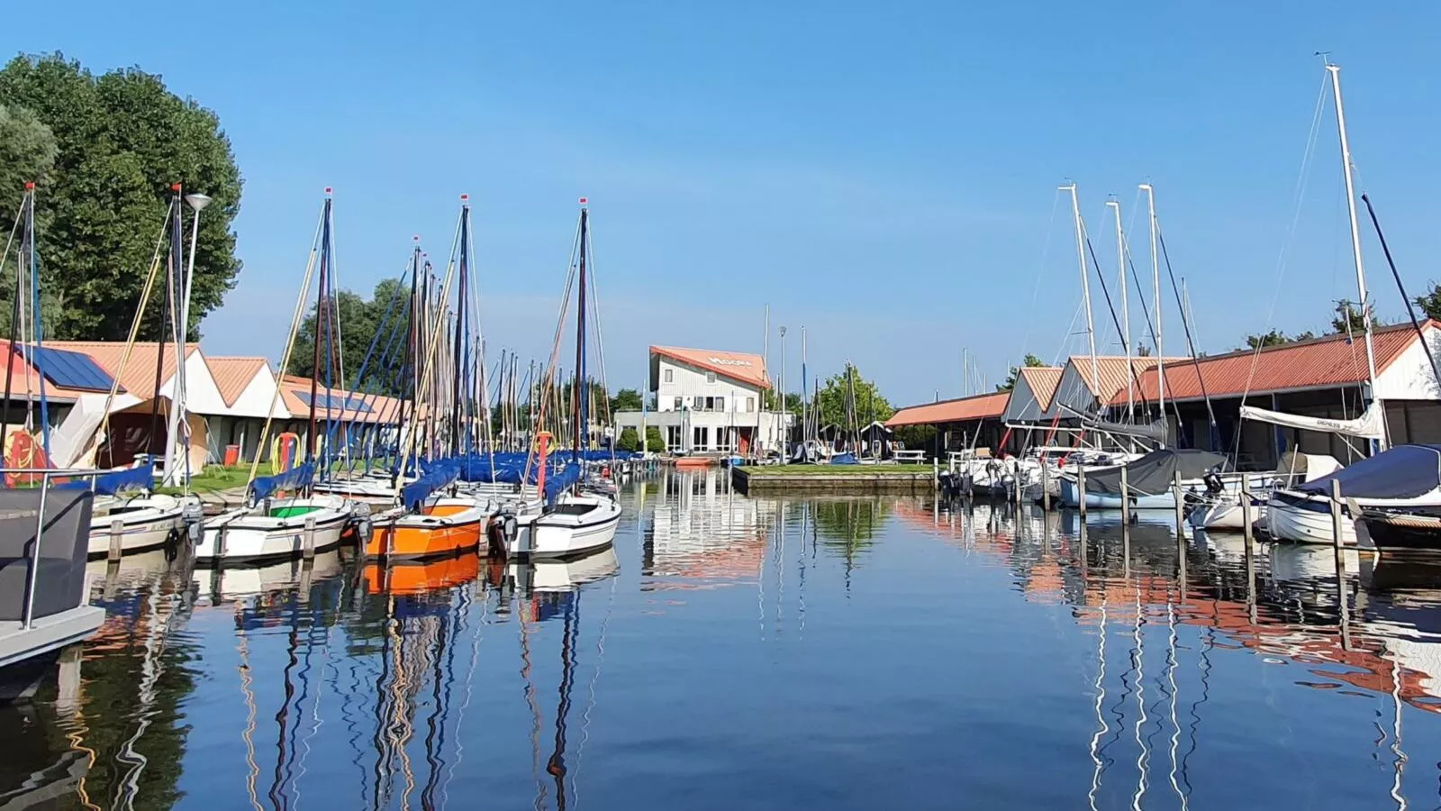 Floating in Heeg-Gebieden zomer 1km