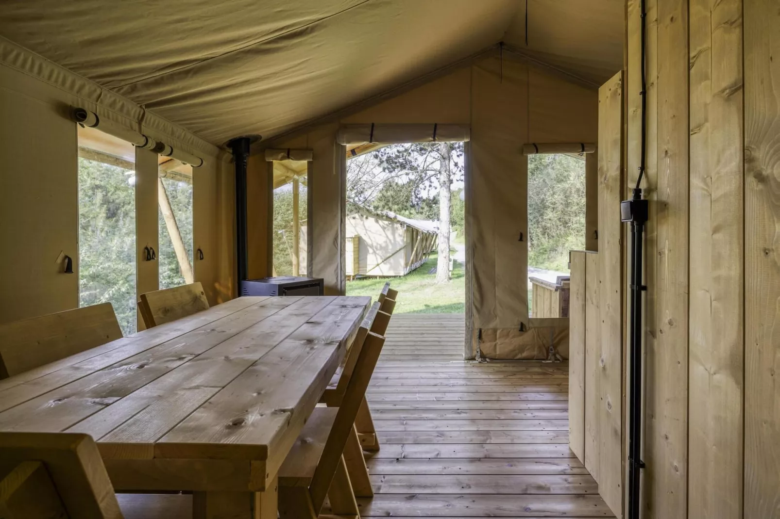 Comet 27 Lodges-Eetkamer
