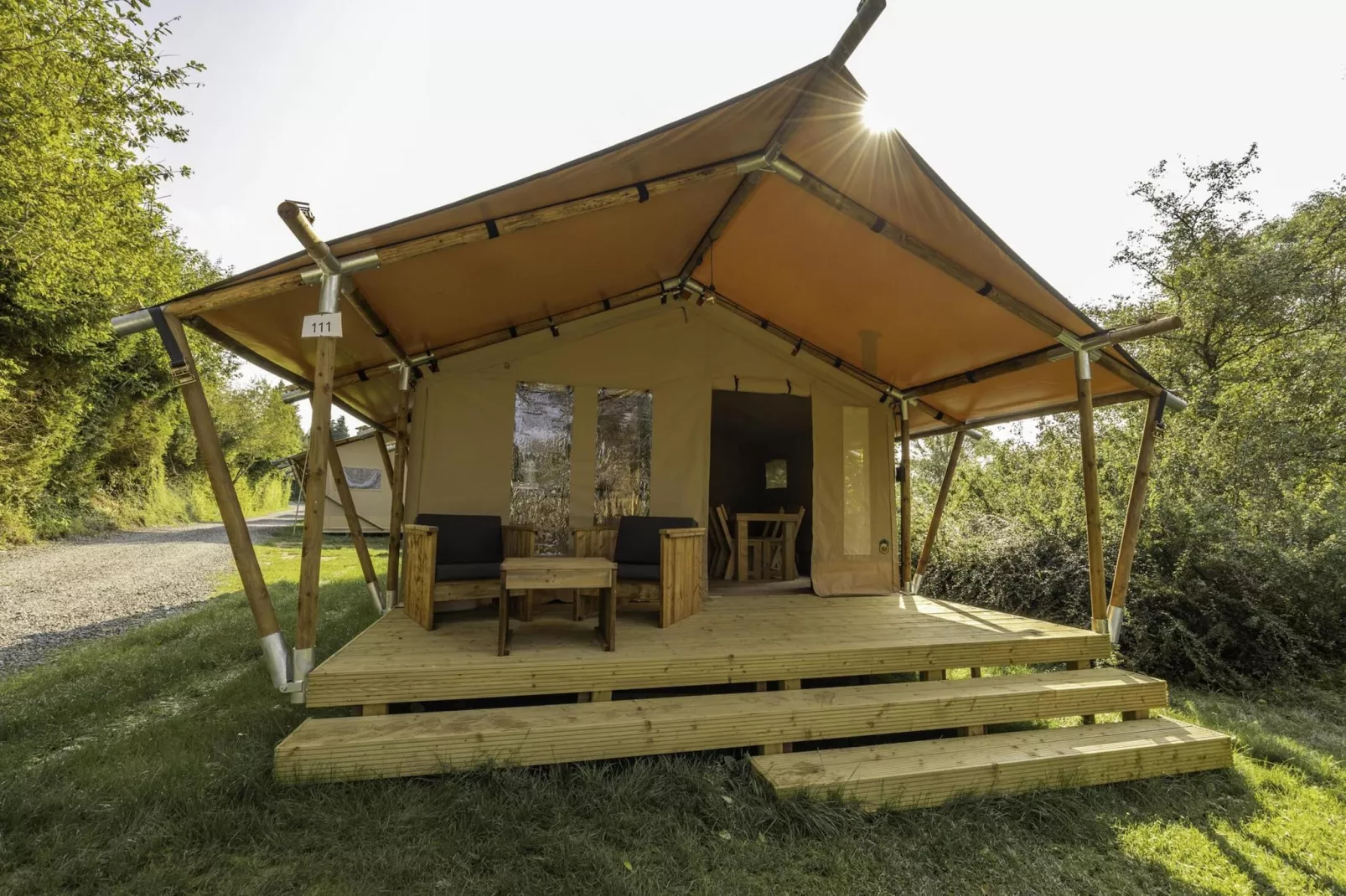 Comet 27 Lodges-Buitenkant zomer