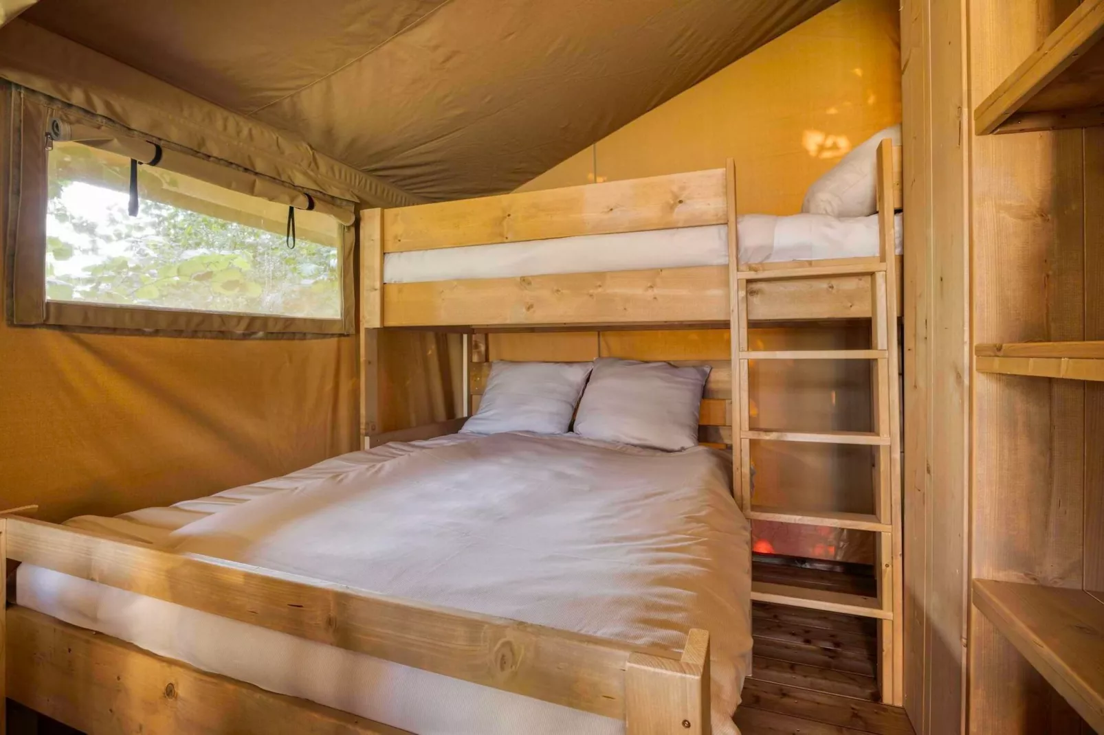 Comet 27 Lodges