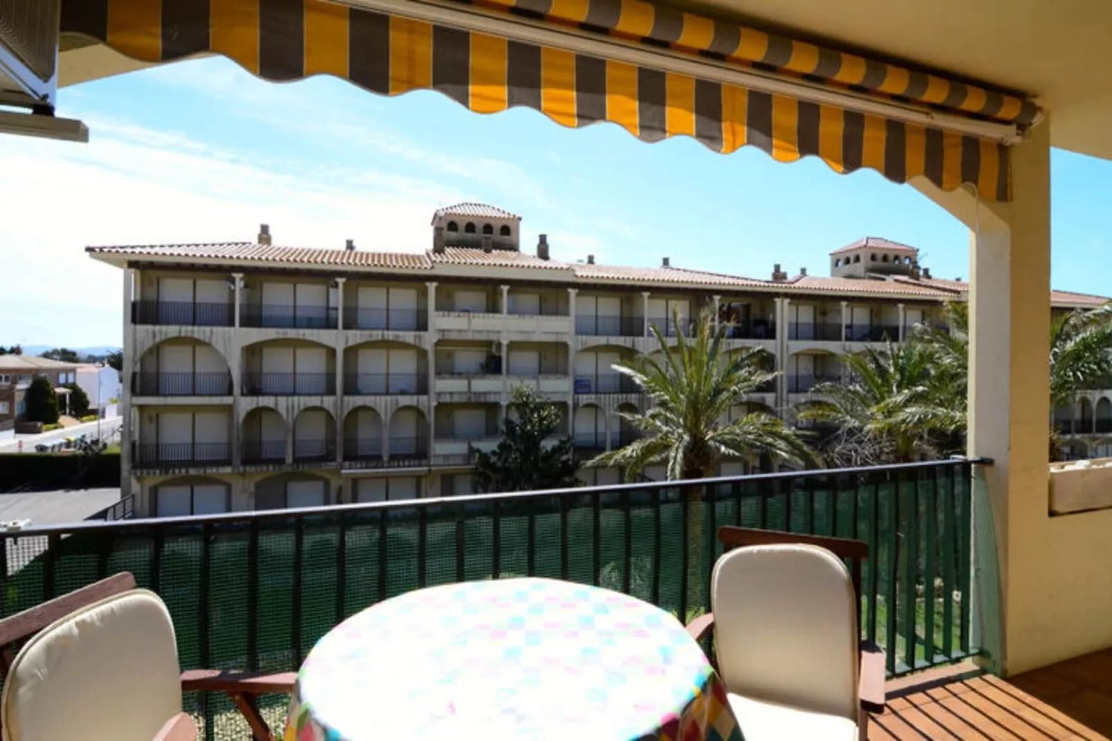 Appartements à L'Estartit-Buitenkant zomer