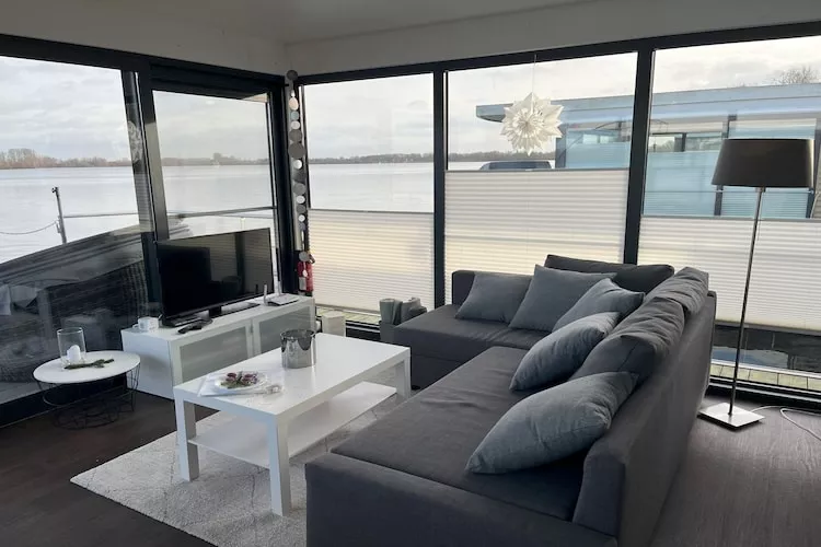 Floating 44 / Boot 4 / 2 Personen-Woonkamer