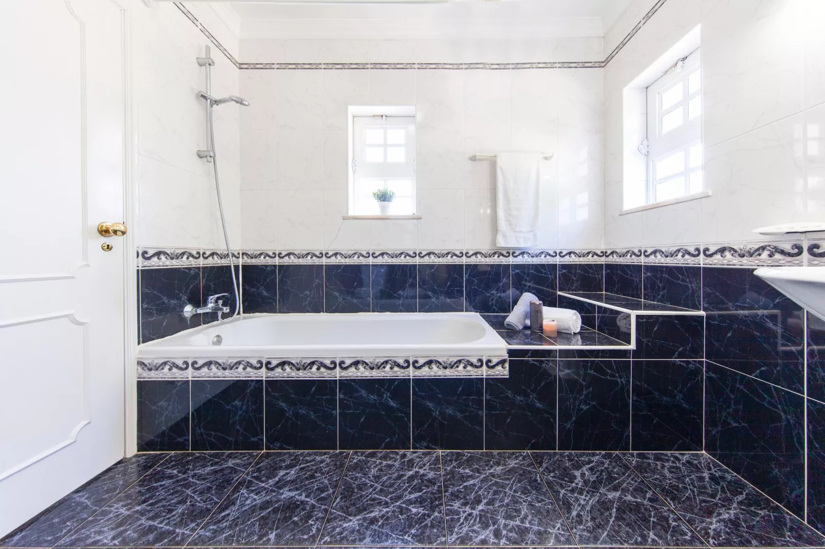 Villa Paloma-Badkamer