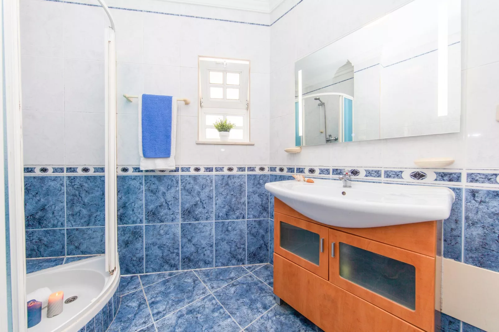 Villa Paloma-Badkamer