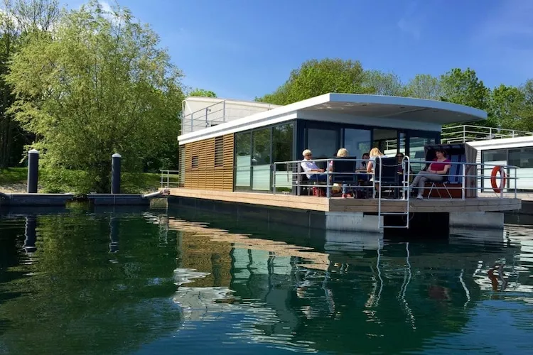 Floating 44 / Boot 5 / 4 Personen-Buitenkant zomer