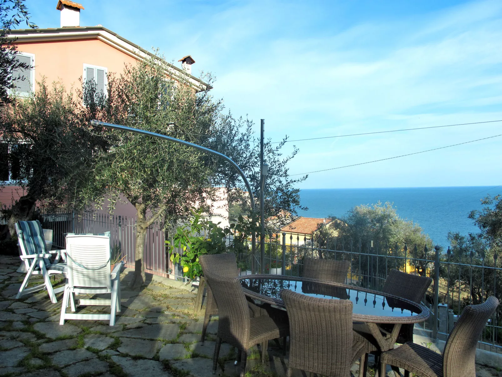 Ulivi sul Mare-Buiten