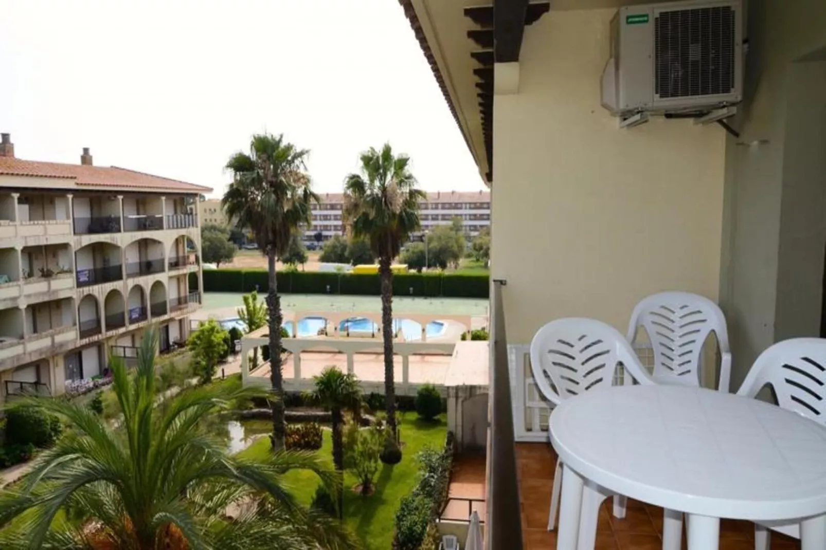 Appartements à L'Estartit-Buitenkant zomer